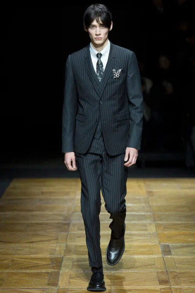 Look 3